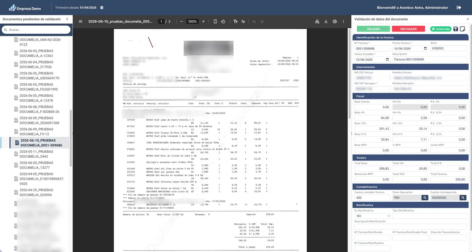 Pantalla de cotejo de Astra: la factura a la izquierda y, a la derecha, los datos leídos con sus bases, cuotas de IVA y cuentas, y los botones de validar y rechazar.